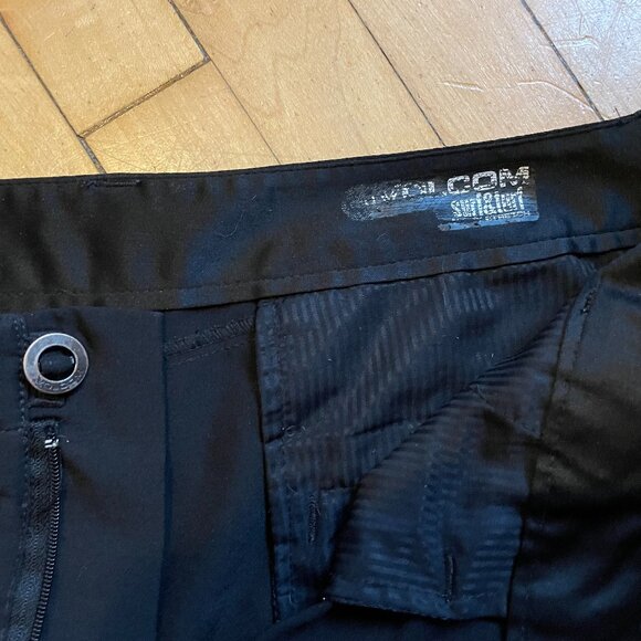 Volcom "Surf and Turf" Stretch Shorts - Picture 3 of 4